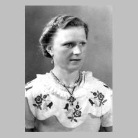 059-0186 Herta Engels, geb. Kuehn im Alter von 25 Jahren in Langendorf 1937.JPG